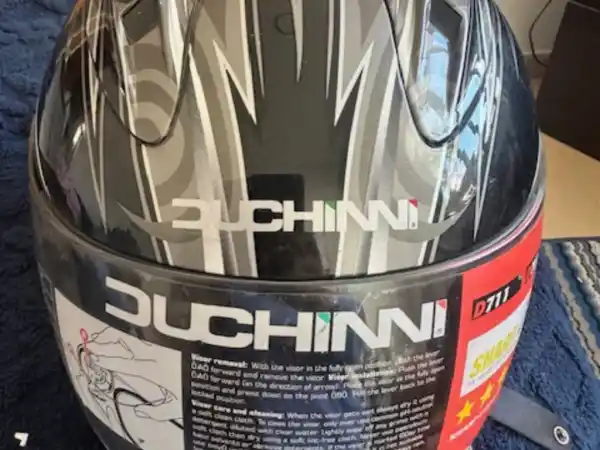 DUCHINI FULL FACE CRASH HELMET XXL NEVER USED ,NEW WITH TAGS NEW